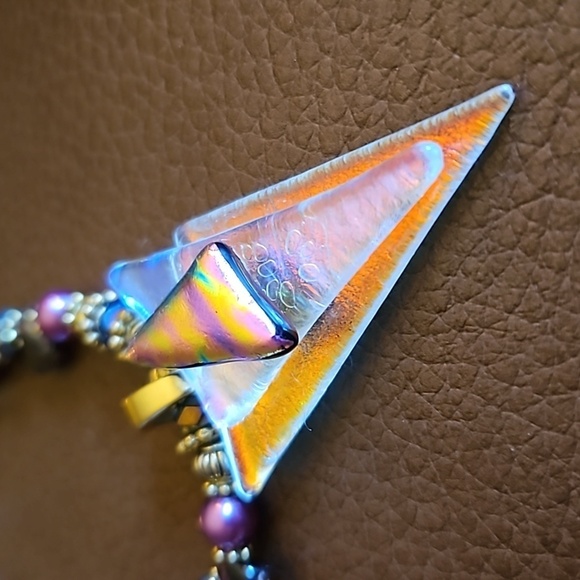 ARTISAN Dichroic Irridescent Glass Arrow Pendant Glass Beaded Necklace - Picture 7 of 8